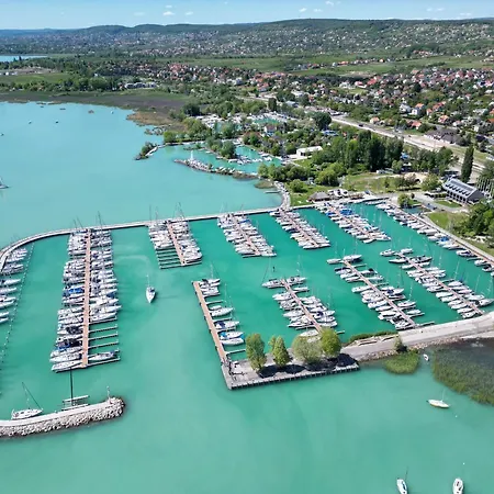 Marina Bed & Breakfast 4*