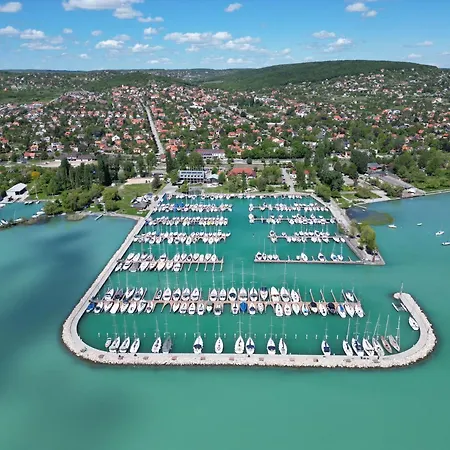 Marina 4*